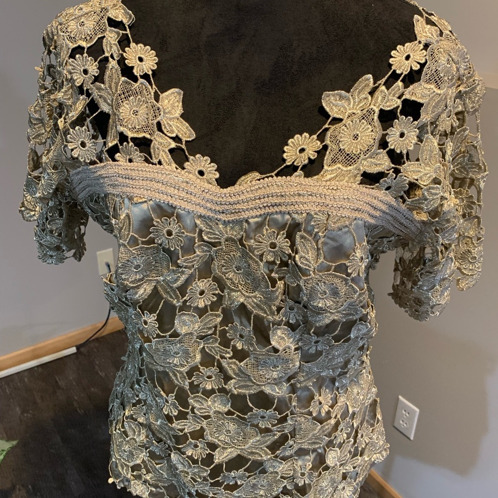Elegant Lace Floral Women Top

G1 0226